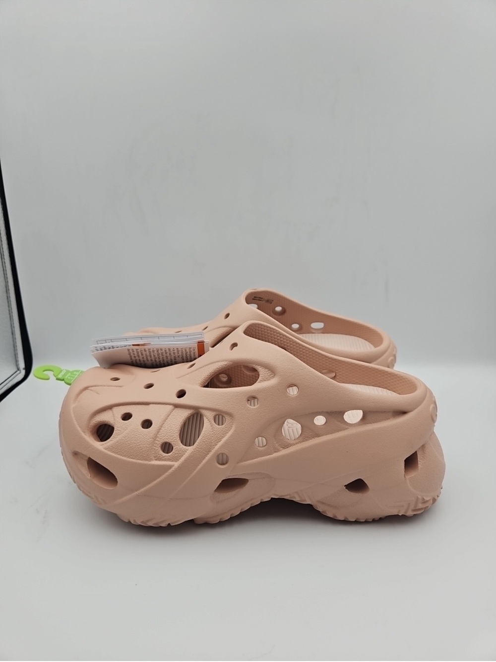 CROCS Caged Clog Foam Slip-On in Peach (NWT) Size 7